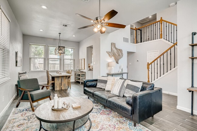 Building Photo - 2201 Rosemary Ln Unit ID1314609P