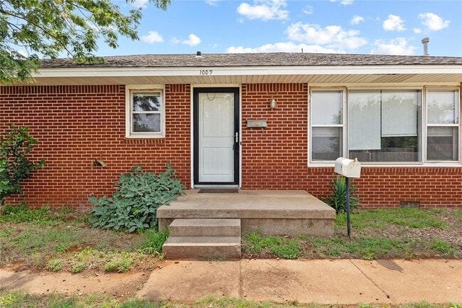 Photo - 1009 N Illinois St