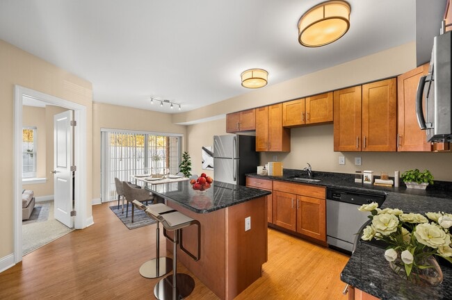Building Photo - Corner Park Apartments