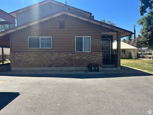 Building Photo - 3554 Van Buren Ave