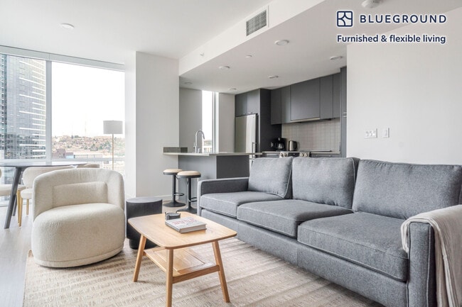 Building Photo - 2019 Boren Ave Unit FL10-ID984