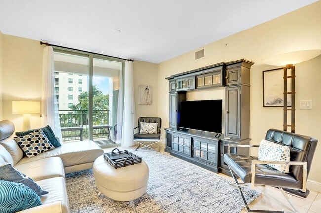 Building Photo - 610 Clematis St Unit 401