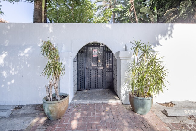 Property Entrance - La Villa Valentino, LLC