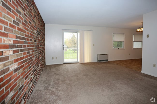 Living Room - Colonial Manor Apartments