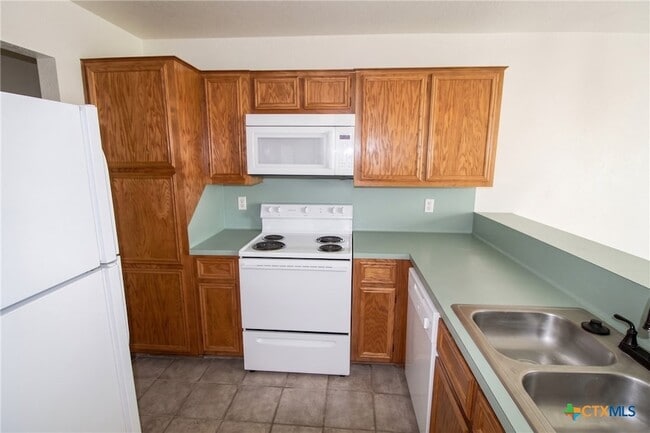 Photo - 2412 Skylark Cir