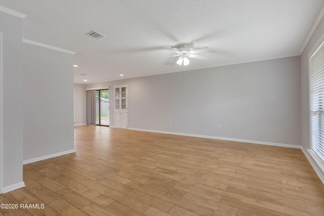 Photo - 118 Village Green Dr