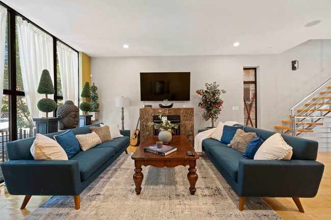 Building Photo - 2031 W Coulter St Unit ID1318206P