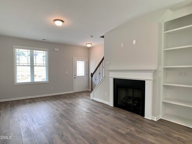 Photo - 131 Diploma Dr