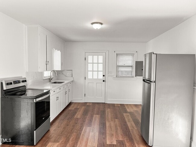 Photo - 1800 Rosewood Ave