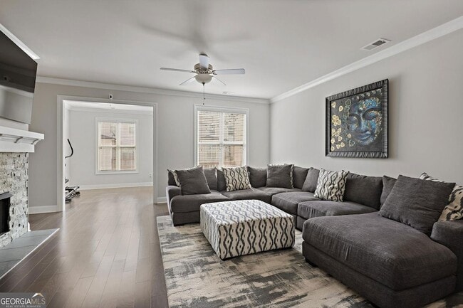 Photo - 1097 Township Square