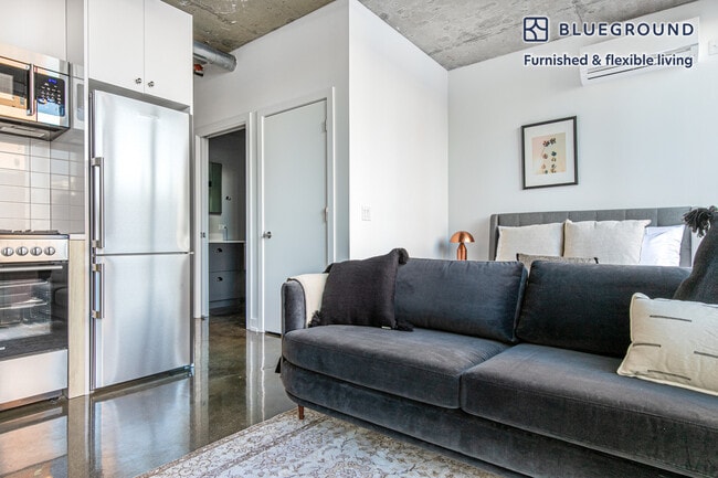 Photo - 108 W Chicago Ave Unit FL8-ID365