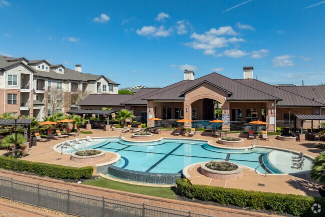 Pool - Halcyon West