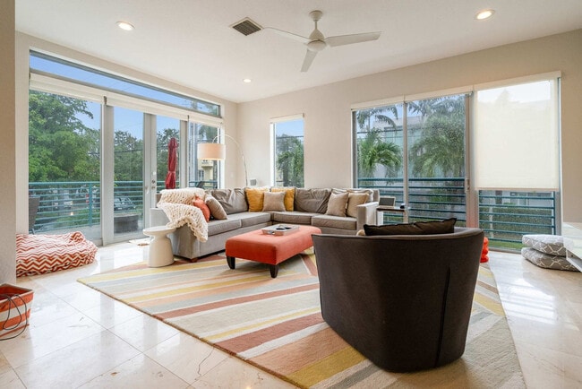 Building Photo - 1412 SE 2nd St Unit ID1018675P