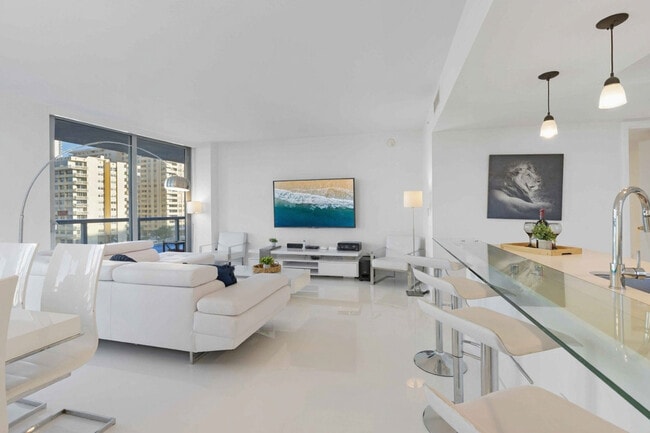 Building Photo - 2602 E Hallandale Beach Blvd Unit ID1352084P