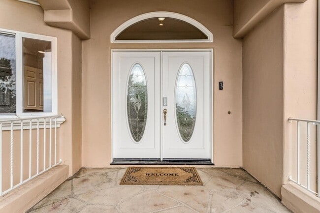 Photo - 1 Overlook Pl