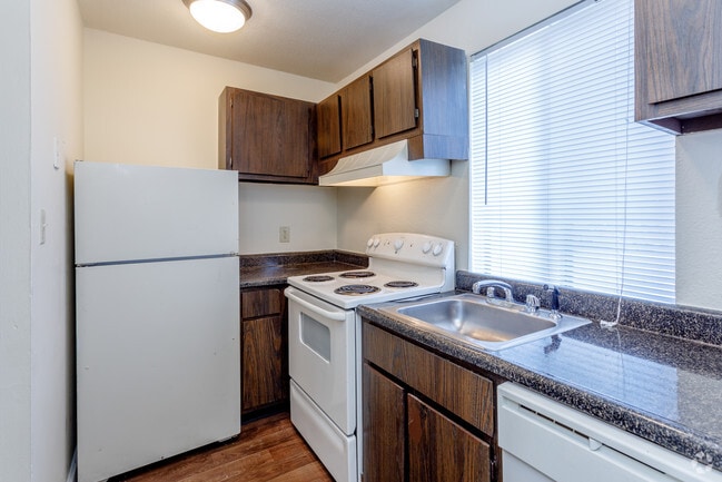 2BR, 1.5BA Townhome - 952 SF - Gatehouse Apartments