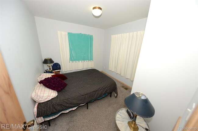 Photo - 280 Hutton St