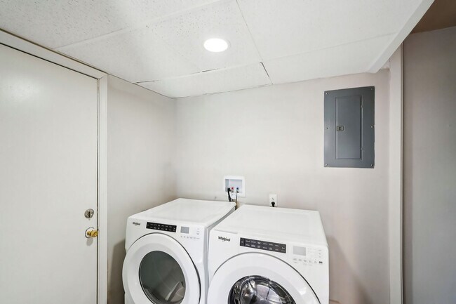 Photo - Columbus Crossing Townhomes