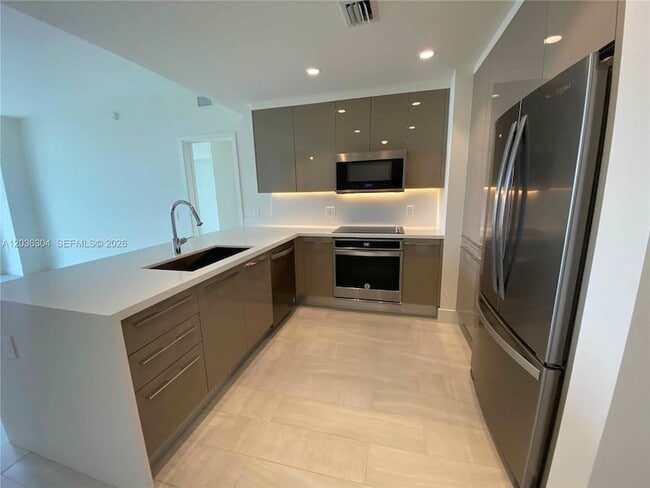 Photo - 2000 Metropica Wy Unit 307