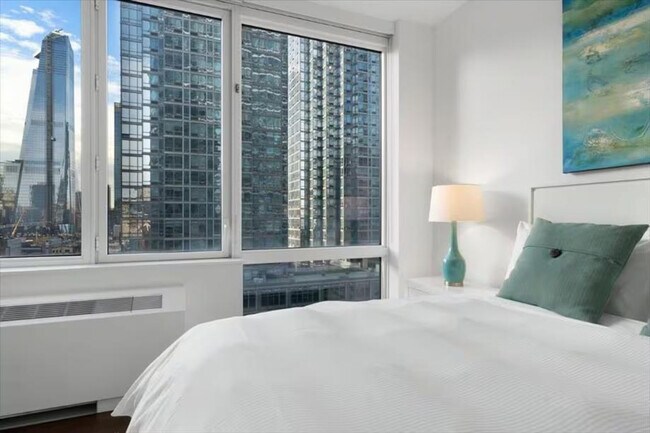Photo - 605 W 42nd St