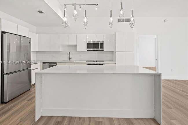 Photo - 101 Diplomat Pkwy Unit 1003