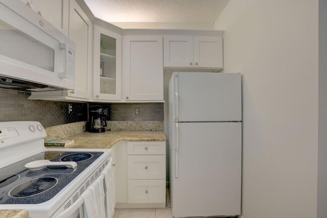 Photo - 200 Uno Lago Dr Unit 202