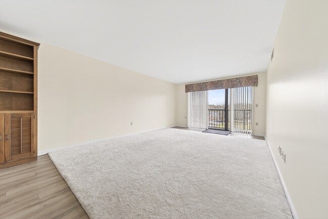 Building Photo - 200 Sanders Ferry Rd Unit 2308