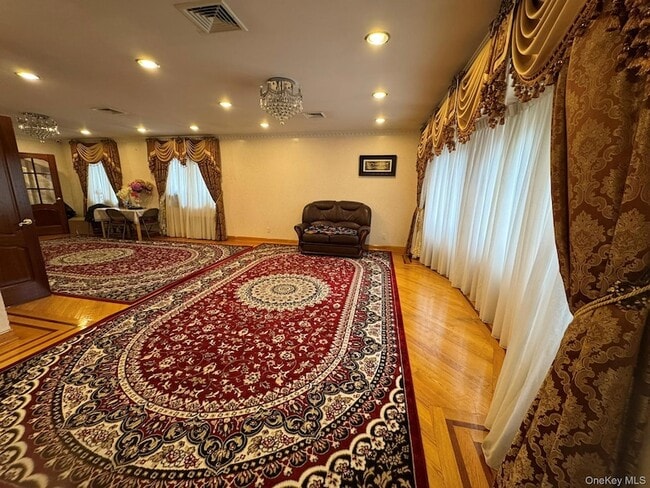 Building Photo - 109-04 Myrtle Ave