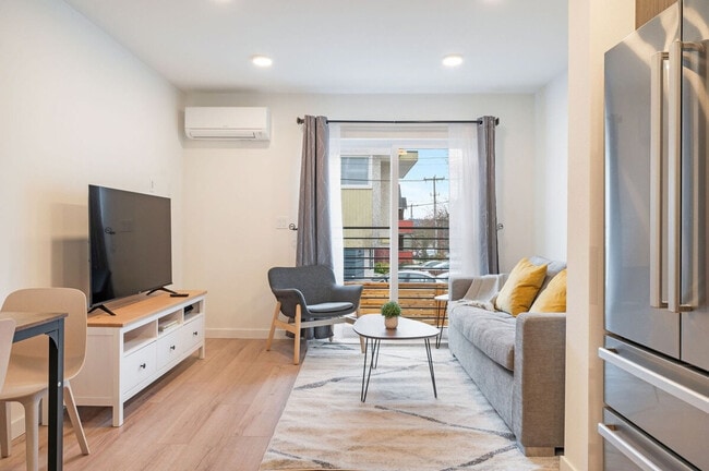 Photo - 4322 Winslow Pl N Unit SI ID1035998P