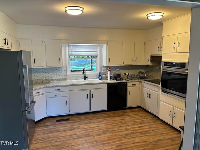 Photo - 2703 W Walnut St