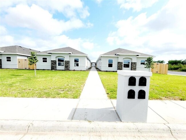 Building Photo - 2109 Stauffers St Unit 4