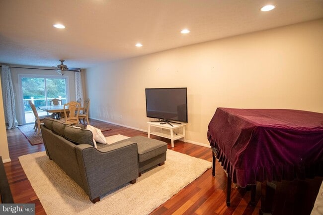 Photo - 10038 Chatelaine Cir