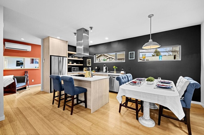 Building Photo - 4036 Linden Ave N Unit ID1036060P