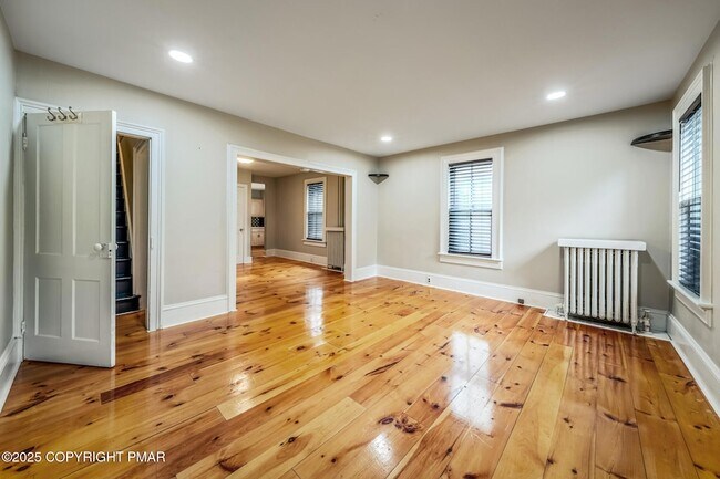 Photo - 703 Scott St