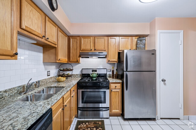 1A 1BR, 1BA - 650SF - Kitchen - Huntington Square