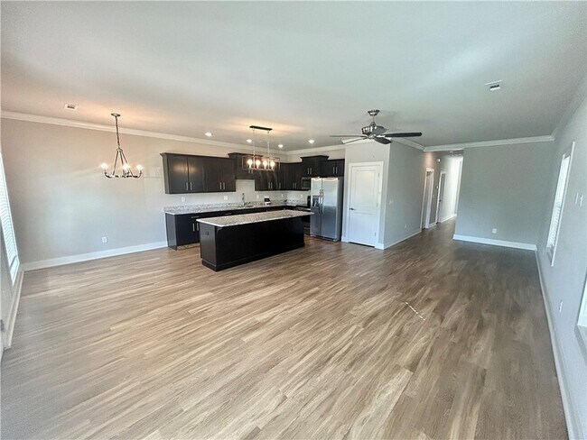 Photo - 1001 NE Hts Ln