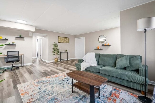 Photo - 816 W St James St Unit 1E
