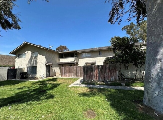 Photo - 1501 E Fairfield Ct Unit 2