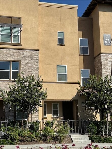 Photo - 9 Sanctuary Ln