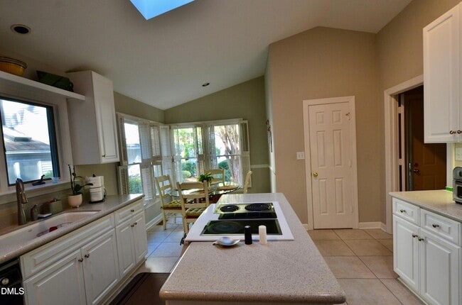 Photo - 531 Weathersfield
