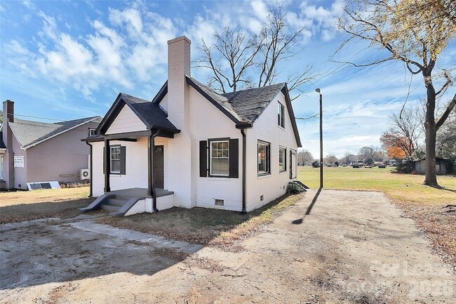 Photo - 108 Lee St