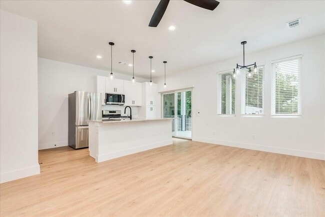 Photo - 2302 Maxwell Ln