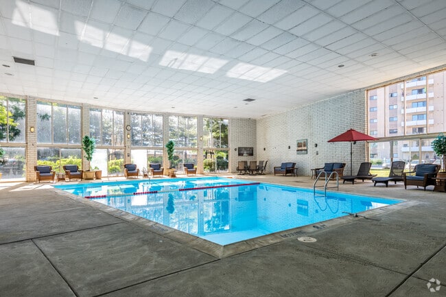Pool - Bishop Park Apartments