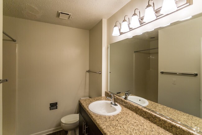 2BR, 2BA - 1145 SF - Bathroom - Brookridge