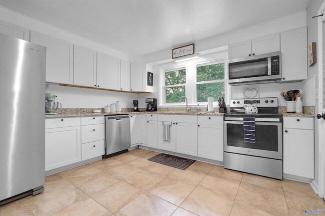 Photo - 619 Graycroft Dr SW