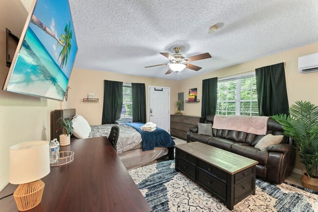 Building Photo - 15652 Coastal Ln Unit SI ID1578488P