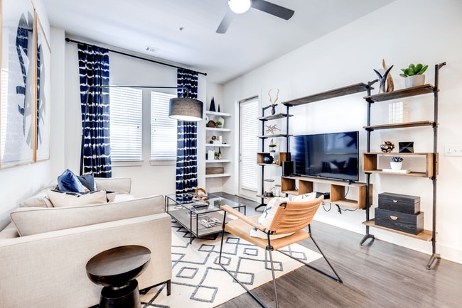 Photo - Arabelle Lincoln Station