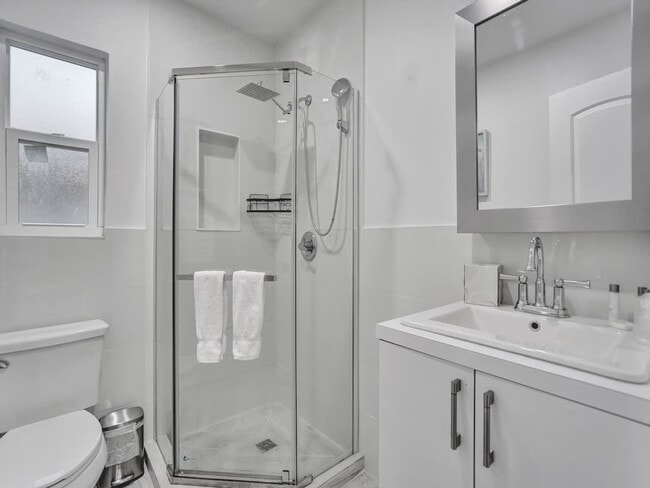 Photo - 906 N Riverside Dr Unit SI ID1503945P