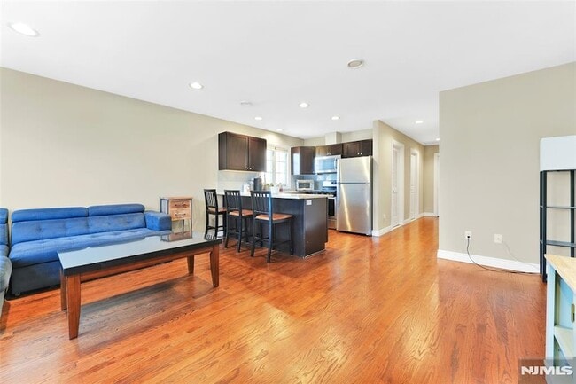 Photo - 210 Hackensack St