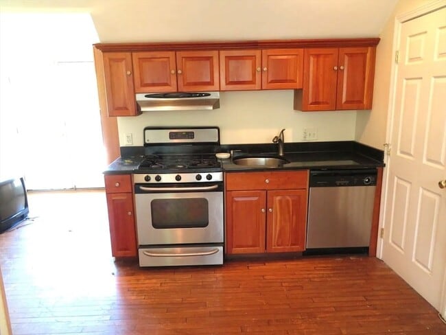 Photo - 1072 River St Unit 5